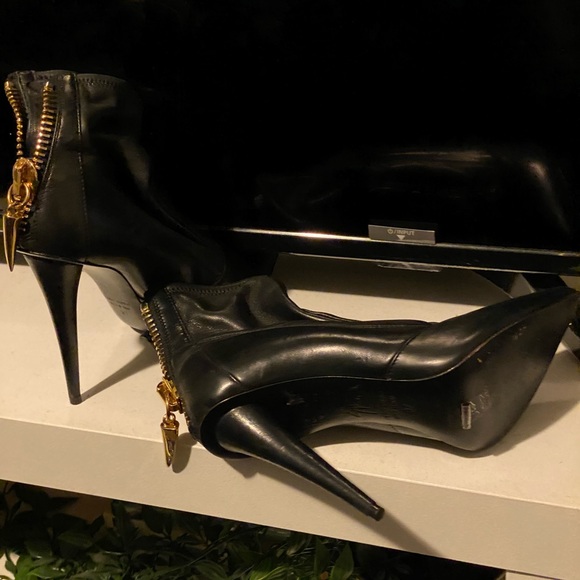Giuseppe Zanotti leather ankle boots. Gently used. Size 7 fits like 6 - Picture 2 of 8